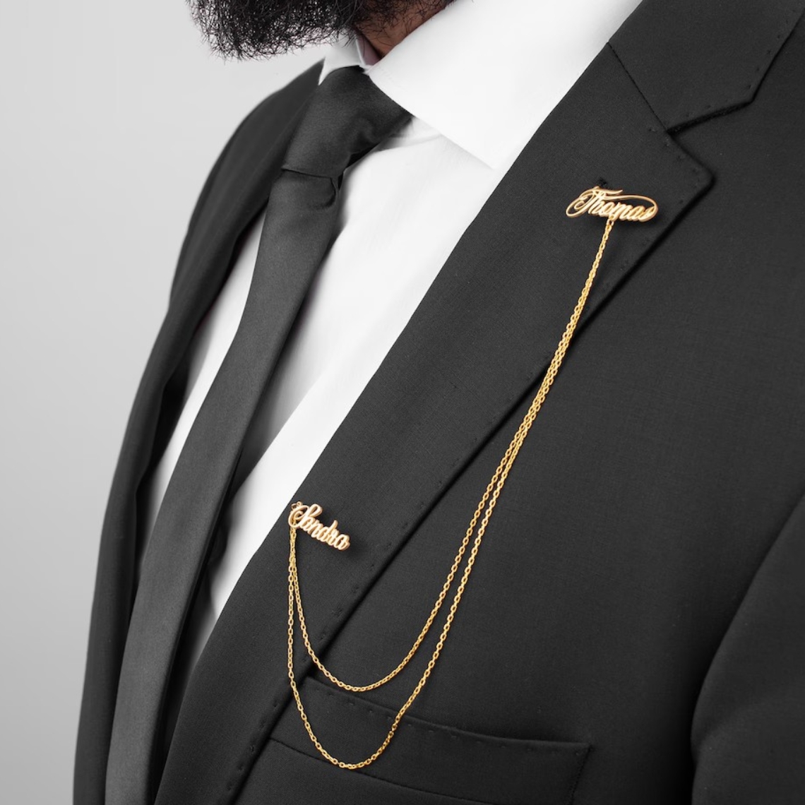 Aangepaste dubbele naam broche - Tuxedo Lapel Pin recensie en prijs