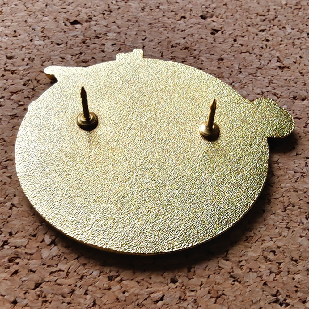 Mooie schipspeld met hard emai - Tuxedo Lapel Pin recensie en prijs
